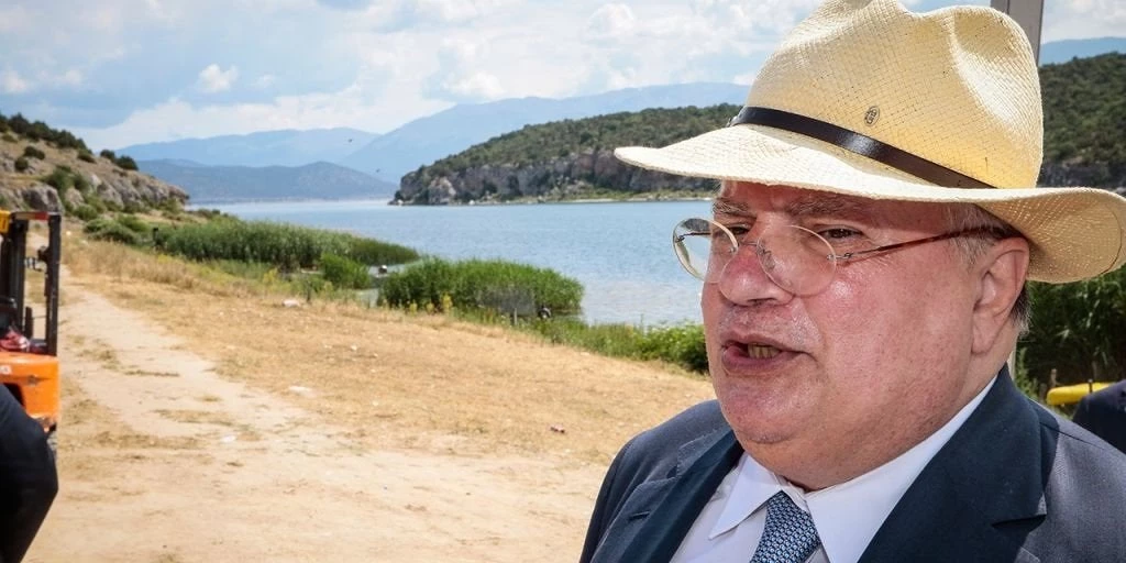 Ξεσηκώνονται οι Μακεδόνες: Στη Bουλή η μήνυση κατά Κοτζιά για «εσχάτη προδοσία» – «30 βουλευτές μπορούν να καθίσουν στο σκαμνί τον YΠΕΞ»